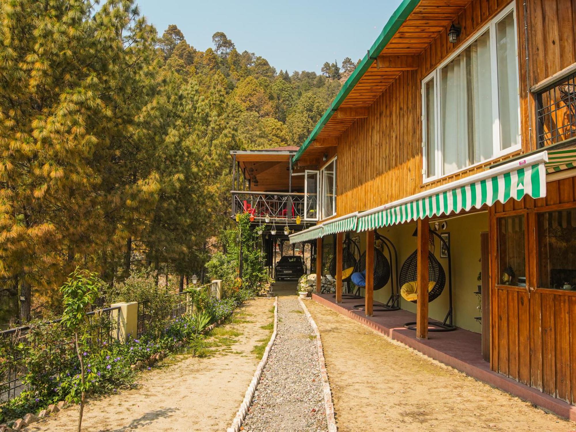 Thehimalayanliving Whistling Pines Hotell Mukteshwar Exteriör bild
