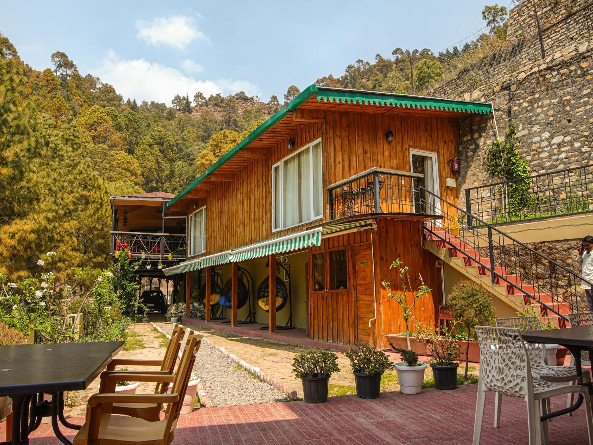 Thehimalayanliving Whistling Pines Hotell Mukteshwar Exteriör bild