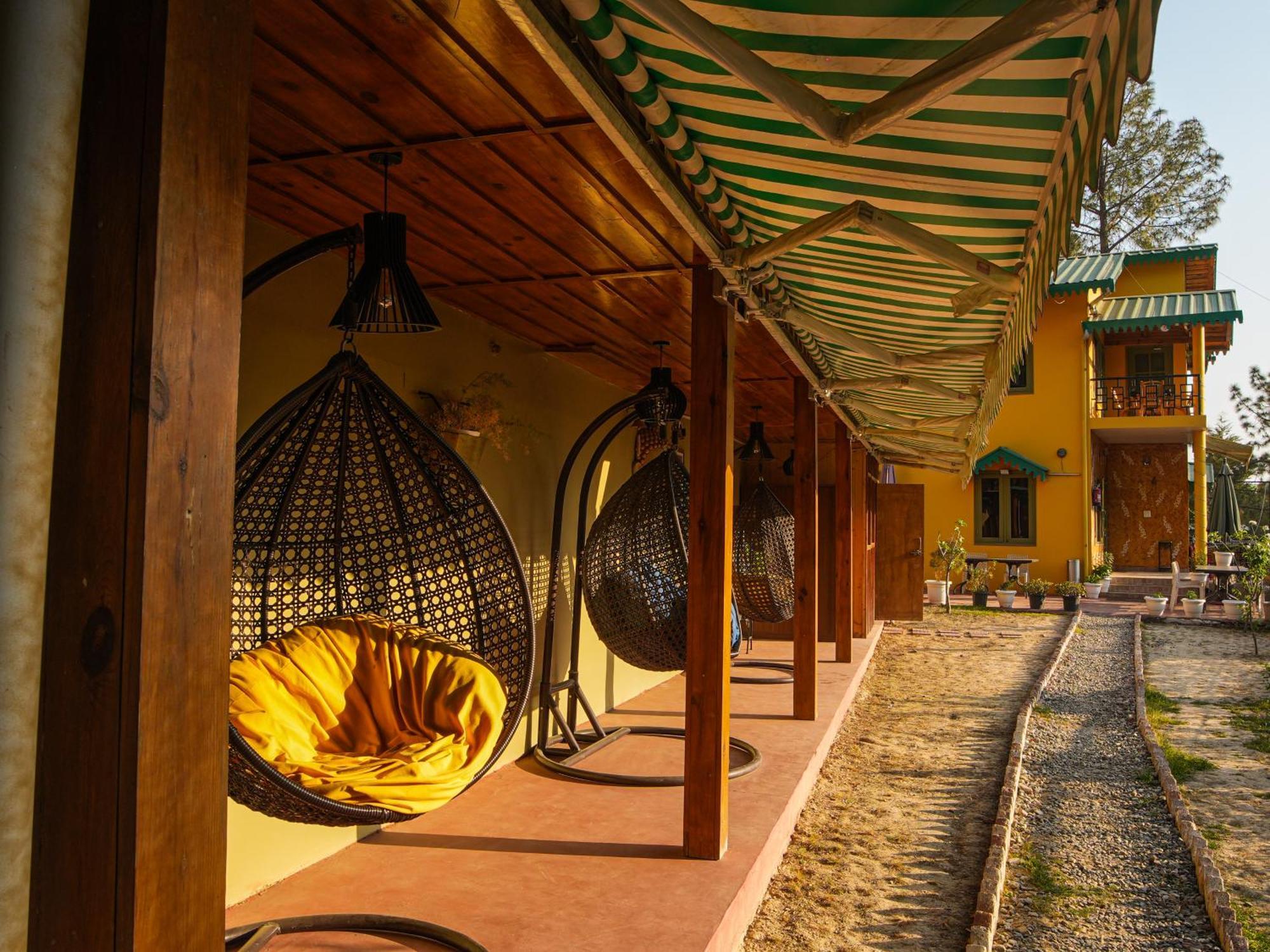Thehimalayanliving Whistling Pines Hotell Mukteshwar Exteriör bild