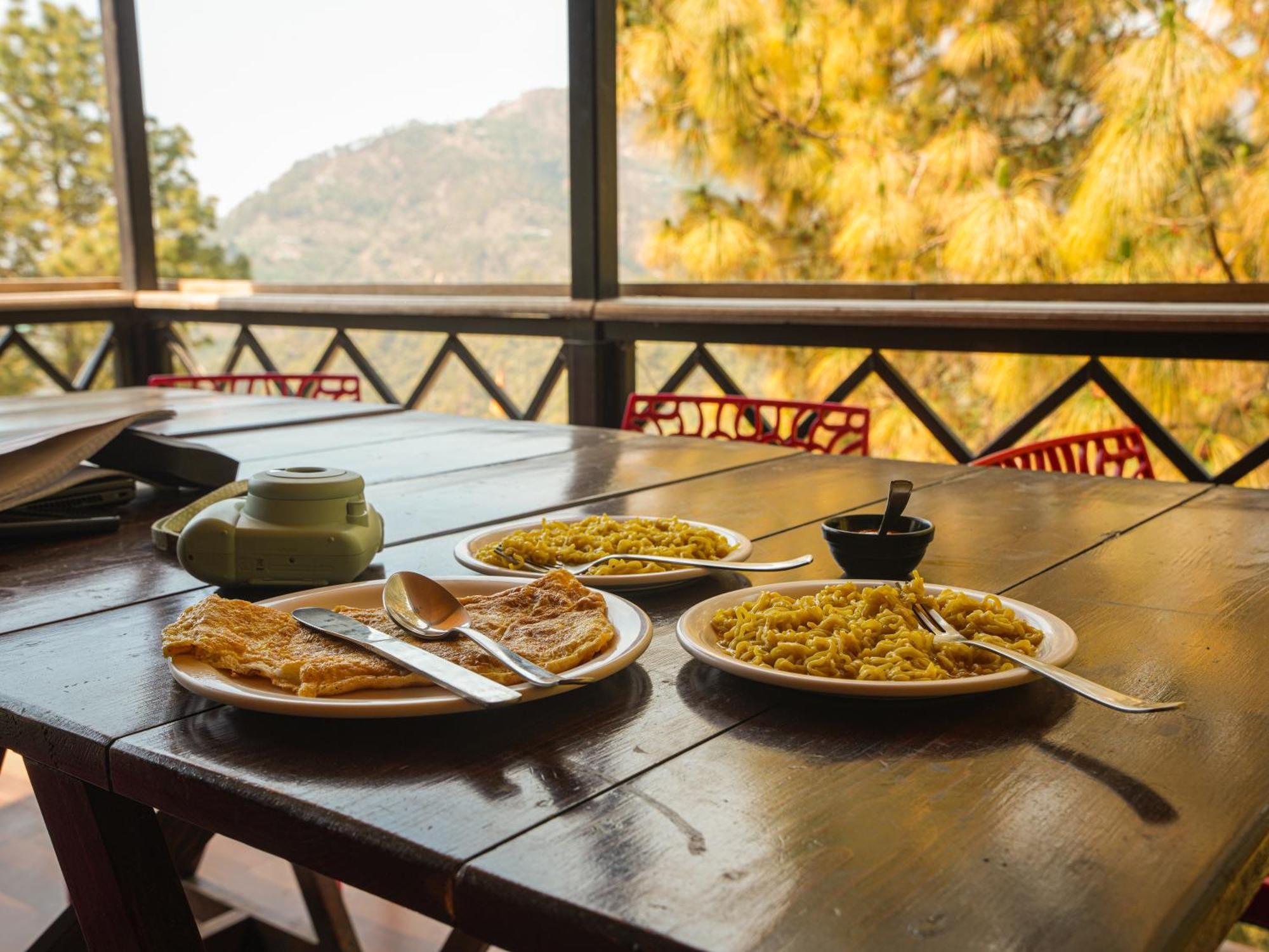 Thehimalayanliving Whistling Pines Hotell Mukteshwar Exteriör bild