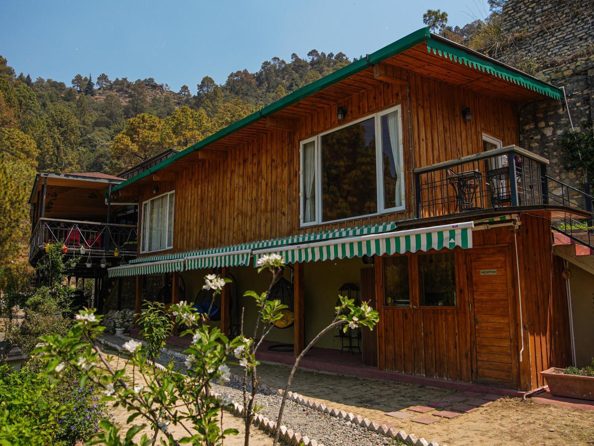 Thehimalayanliving Whistling Pines Hotell Mukteshwar Exteriör bild