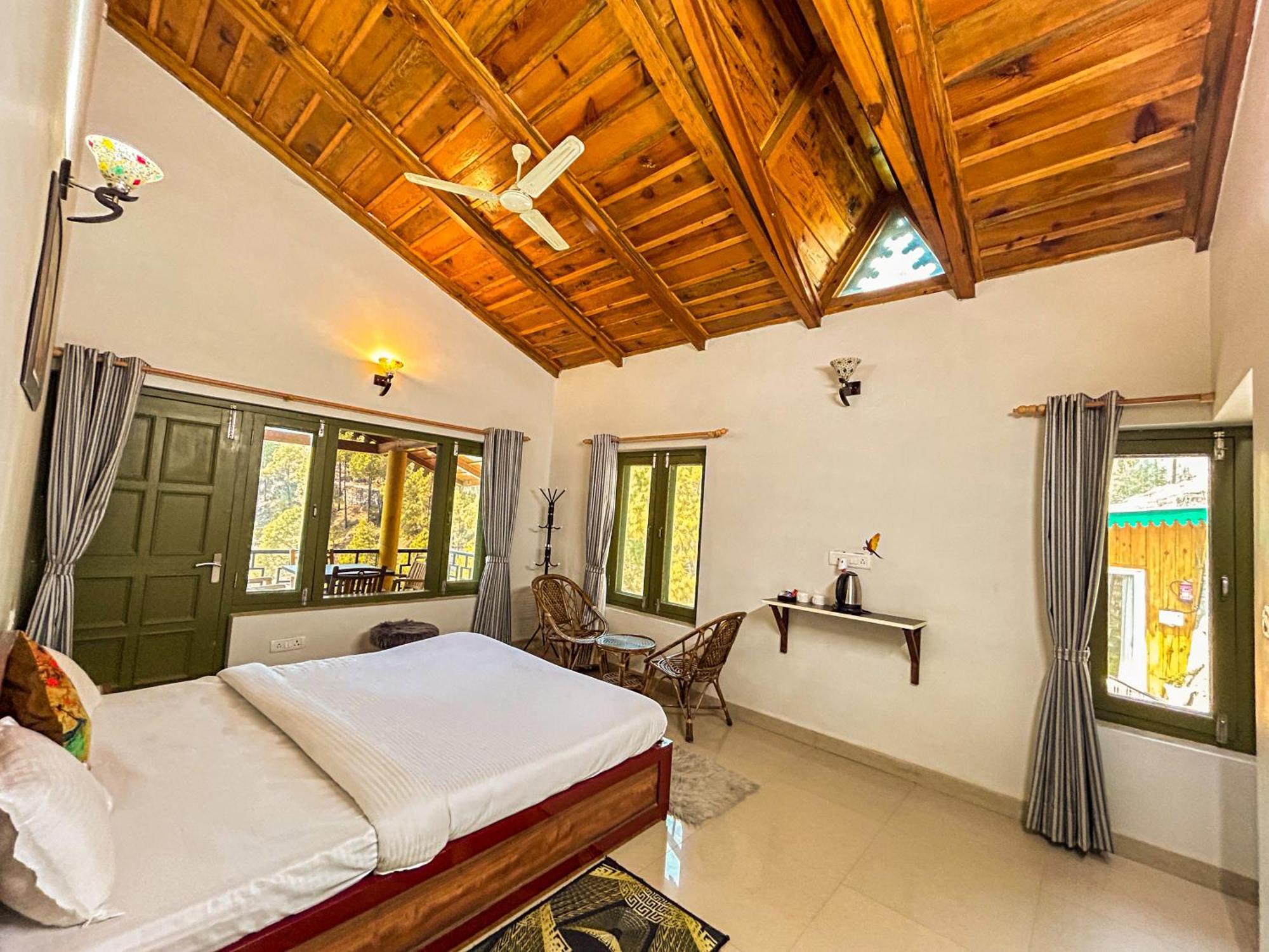 Thehimalayanliving Whistling Pines Hotell Mukteshwar Exteriör bild