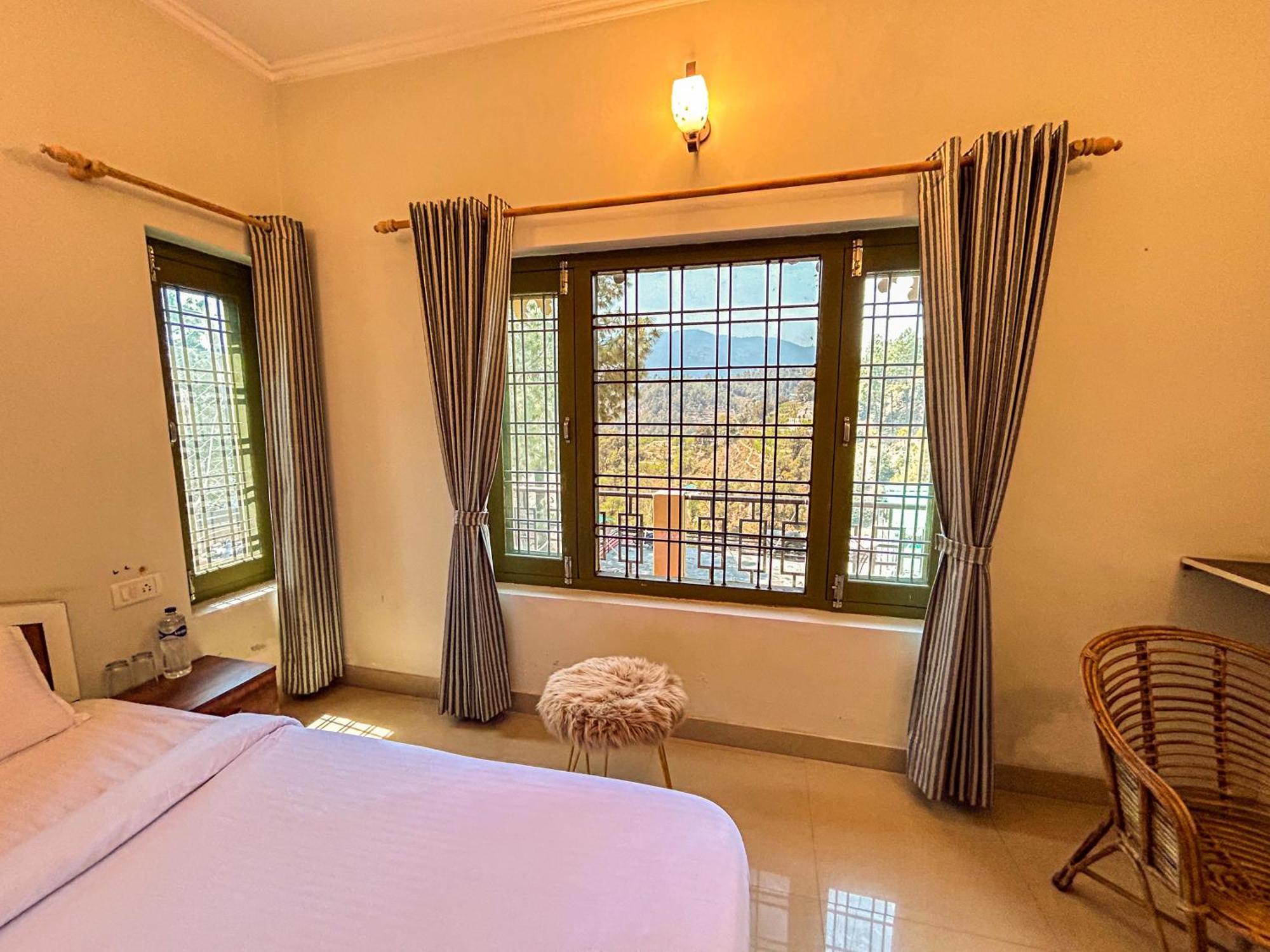 Thehimalayanliving Whistling Pines Hotell Mukteshwar Exteriör bild