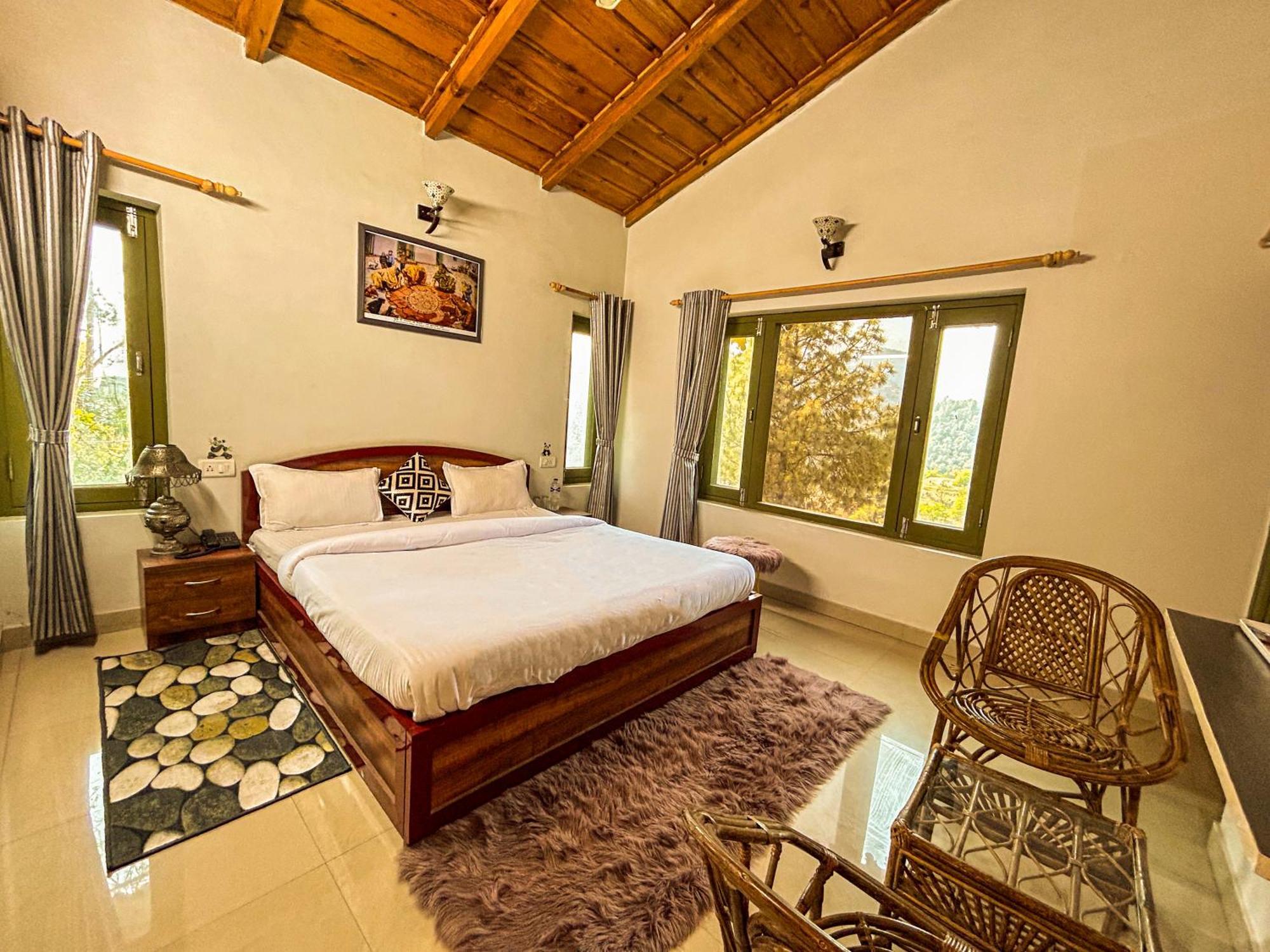 Thehimalayanliving Whistling Pines Hotell Mukteshwar Exteriör bild