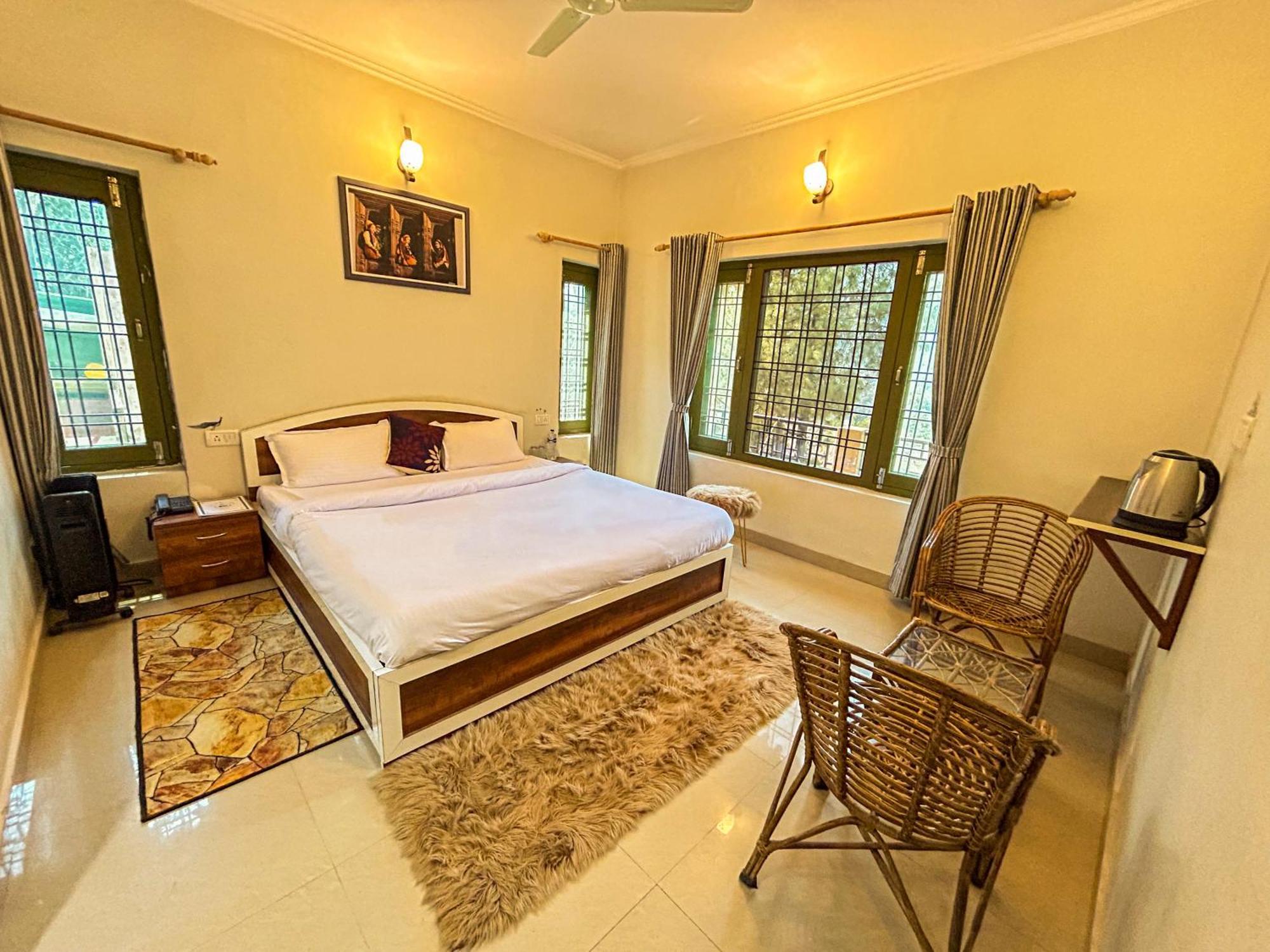 Thehimalayanliving Whistling Pines Hotell Mukteshwar Exteriör bild