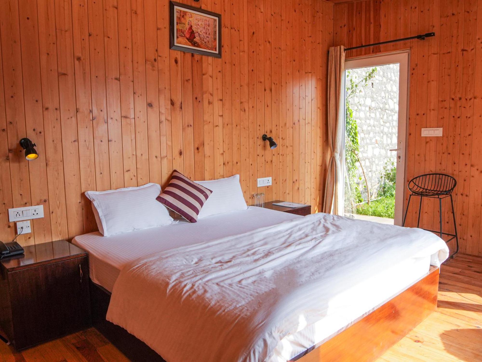Thehimalayanliving Whistling Pines Hotell Mukteshwar Exteriör bild