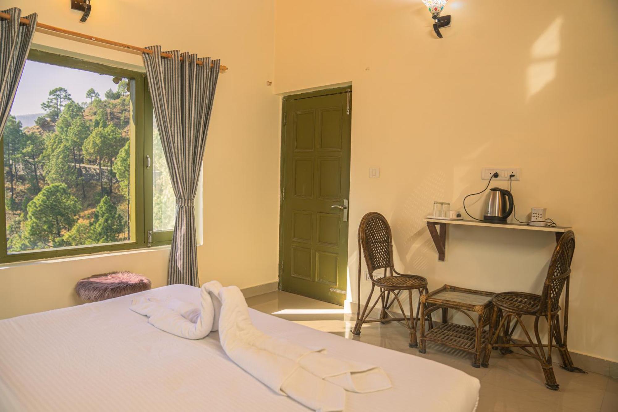 Thehimalayanliving Whistling Pines Hotell Mukteshwar Exteriör bild