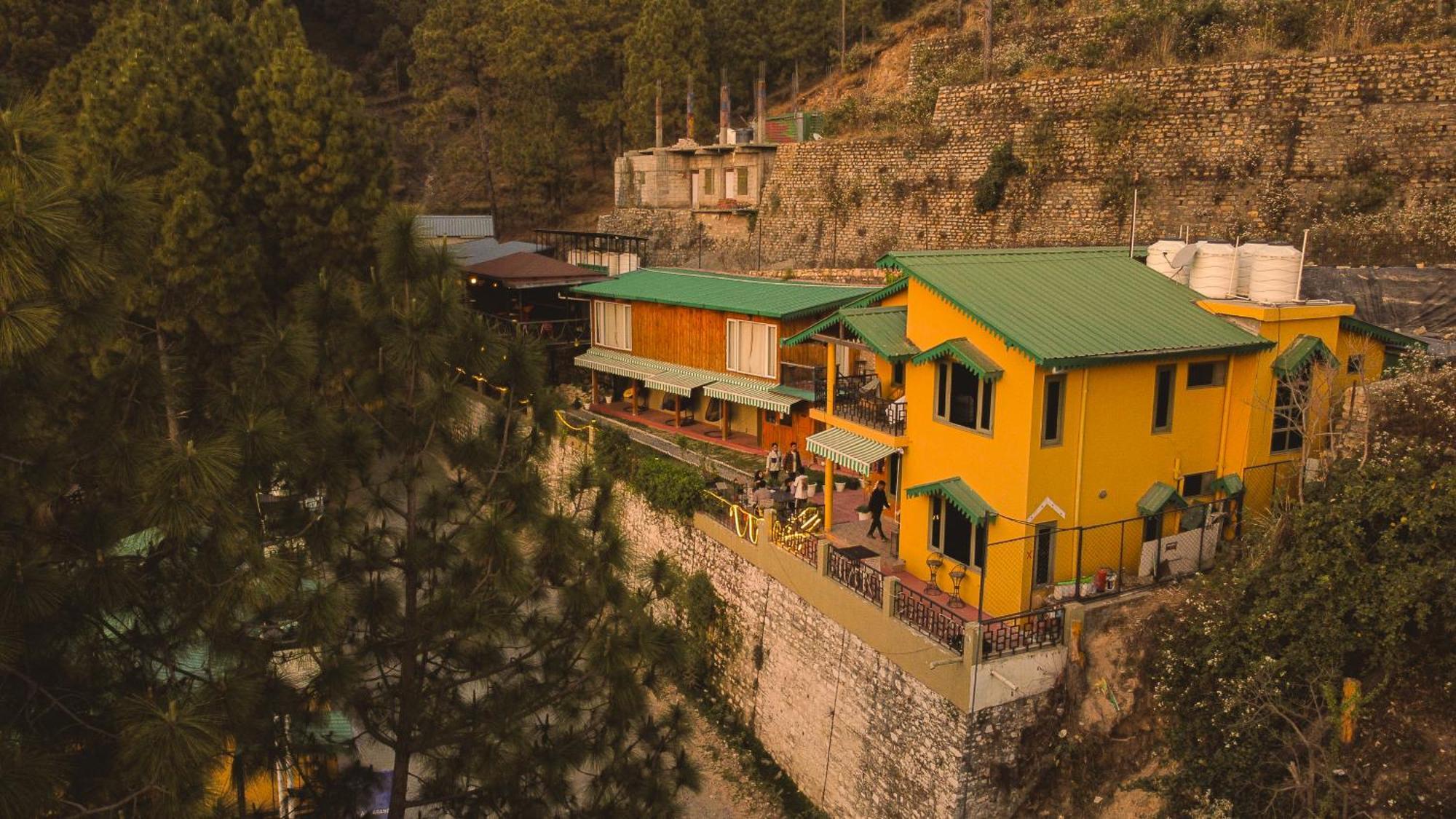 Thehimalayanliving Whistling Pines Hotell Mukteshwar Exteriör bild